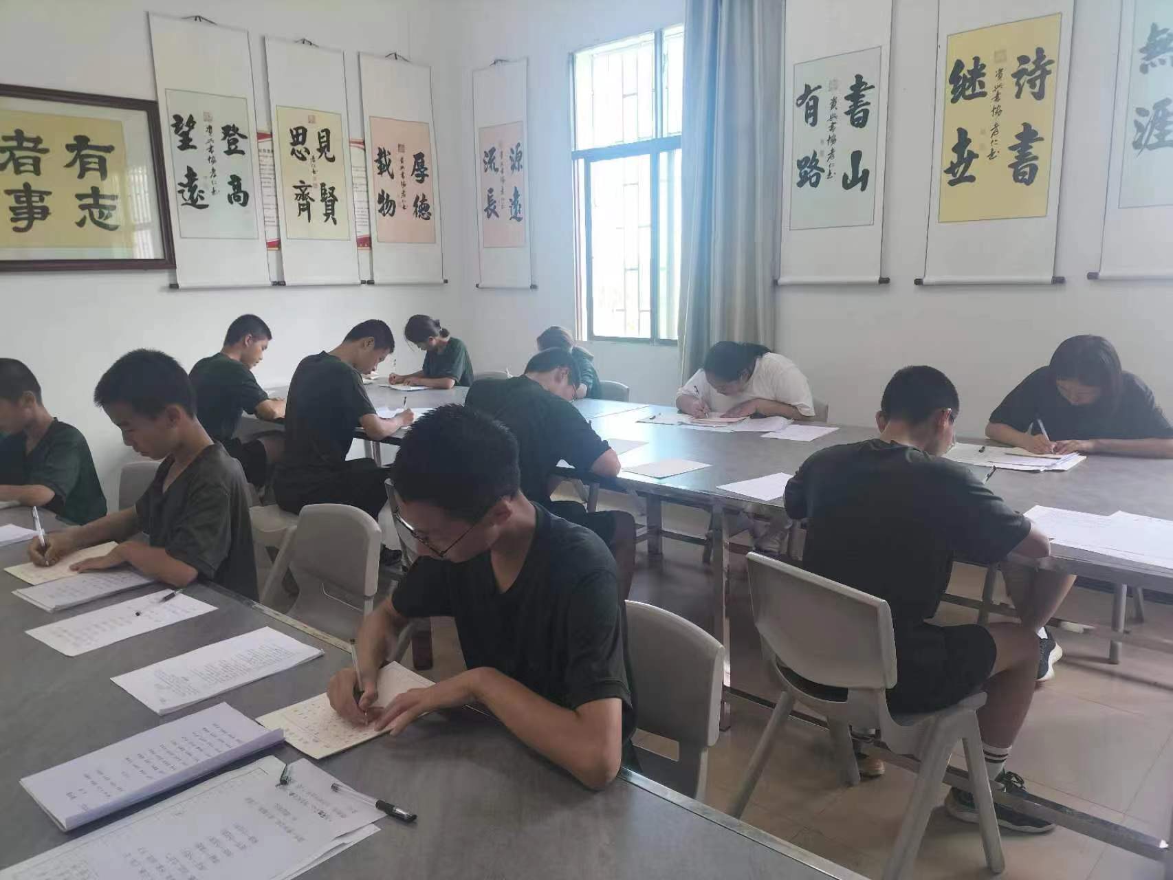 学校简介(图2)