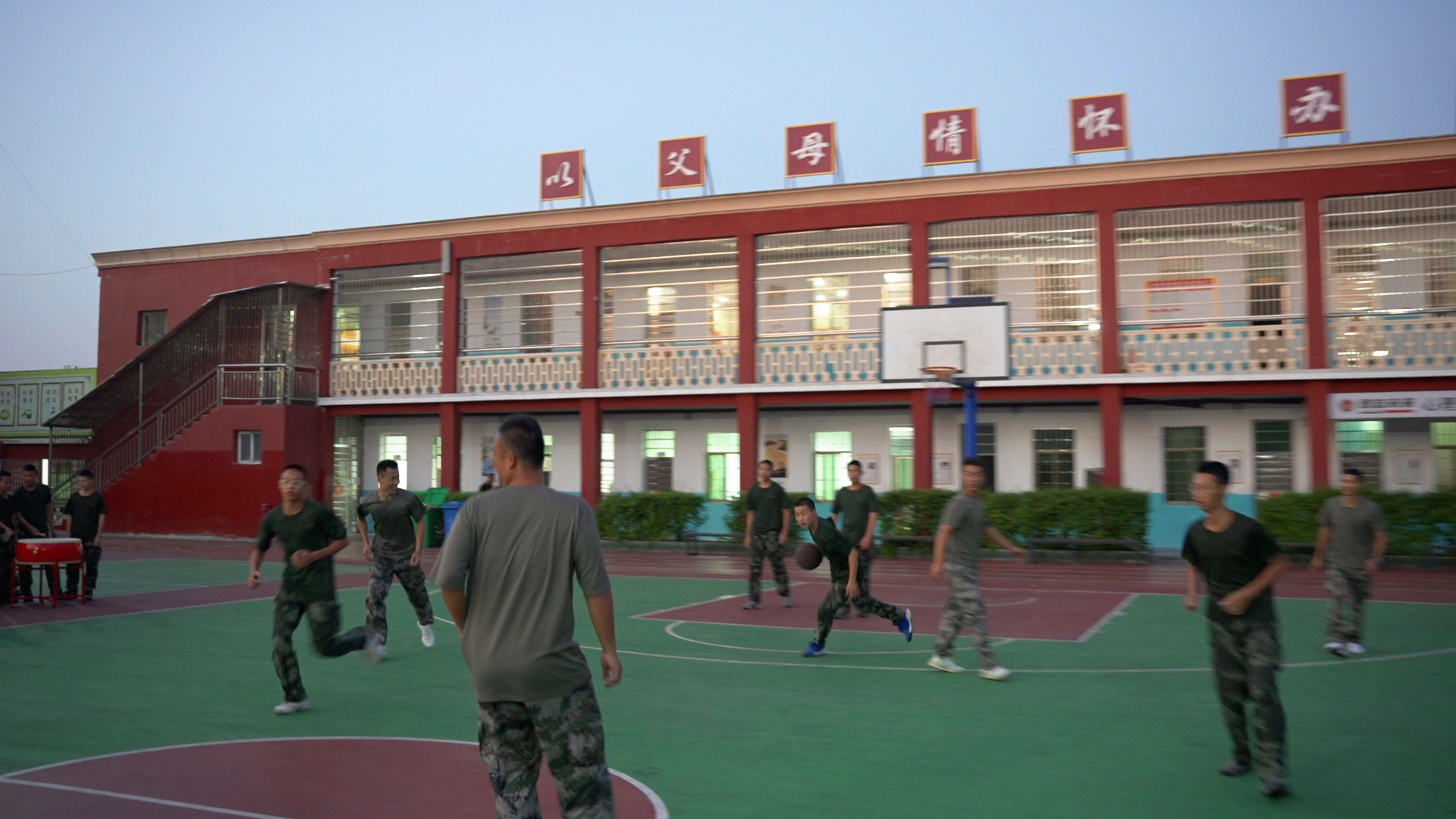 青少年励志教育培训学校开展冬季三球运动会