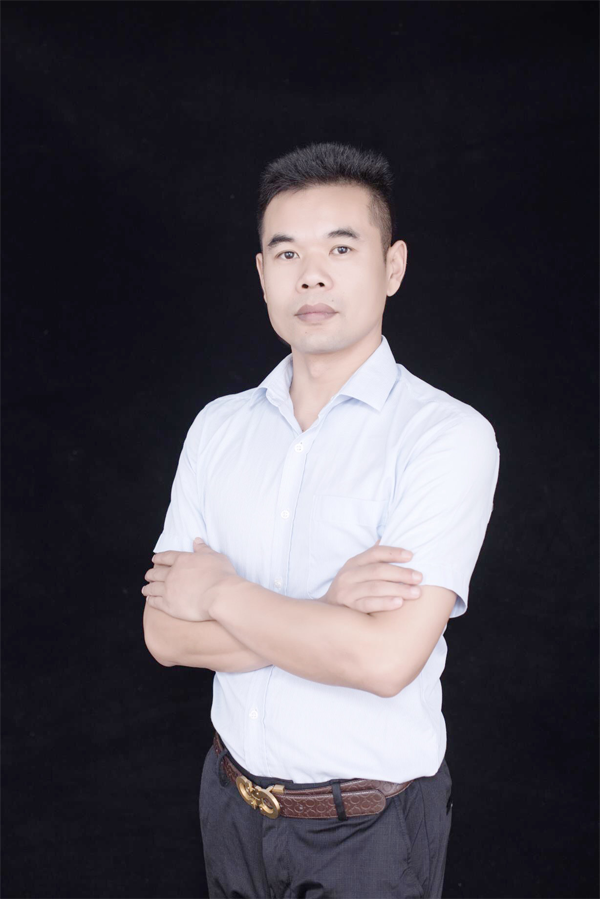 李校长：李卫
